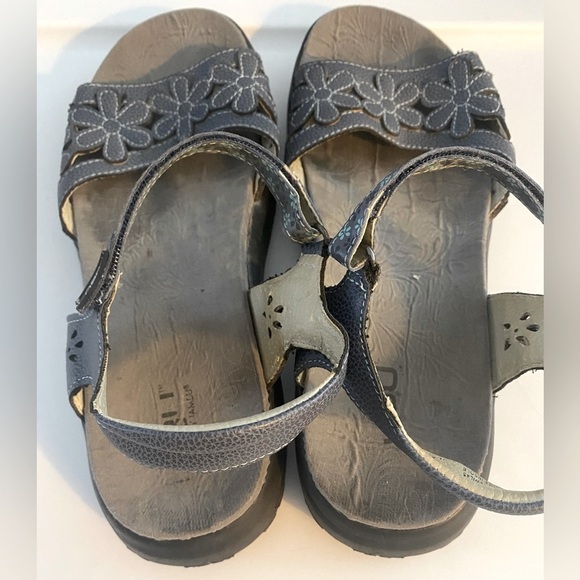 VGUC JBU Wildflower Sandals, Sz 10, Vegan, Daisy, Ankle Strap, Adjustable​ - Picture 15 of 15